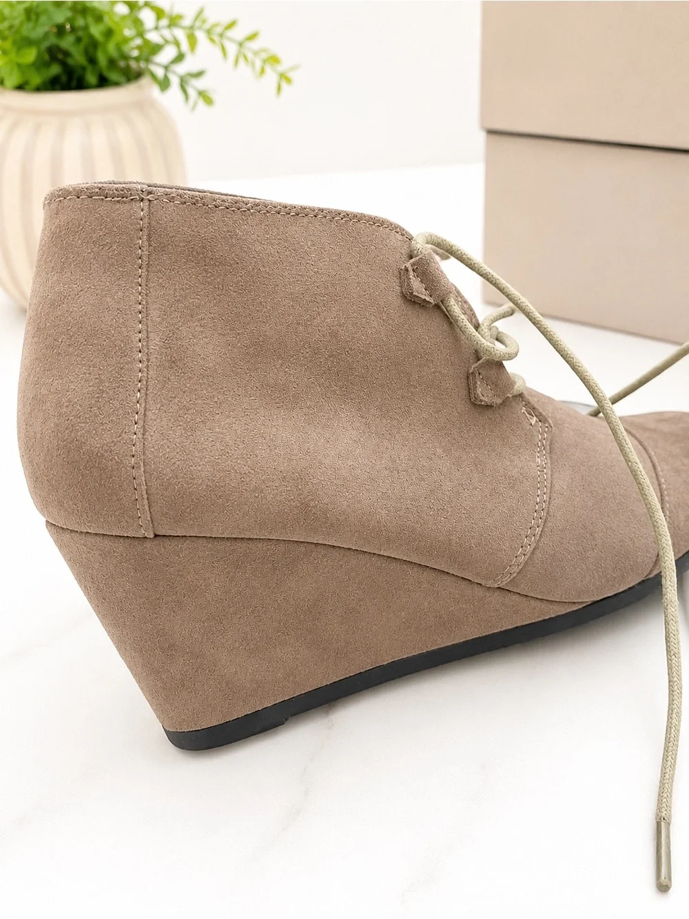 Women’s Suede Lace-Up Ankle Shoes in Gray